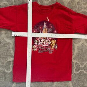 Disneyland “Mickey’s Very Merry Christmas party”
Red youth S -Hanes Tee